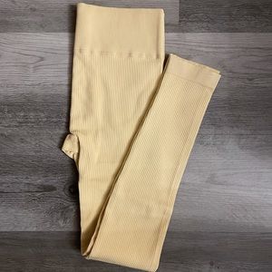 Nude- butt lifting evolve legging